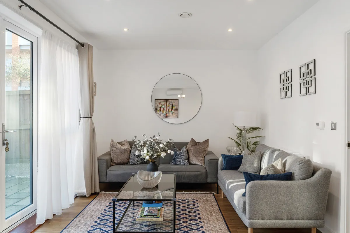 Reynard Way, Brentford, TW8, photo 3