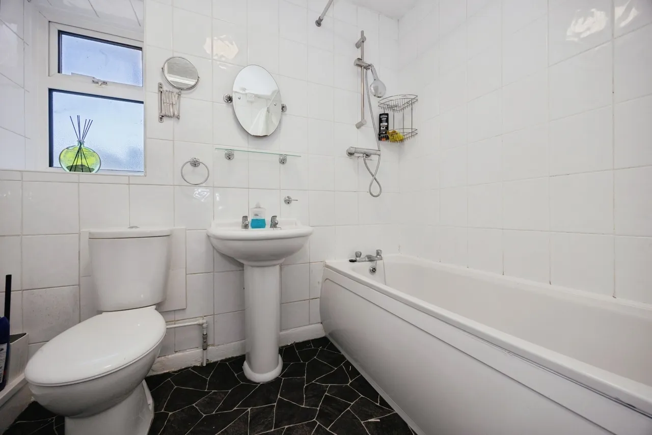 London Road, Horndean, PO8, photo 11