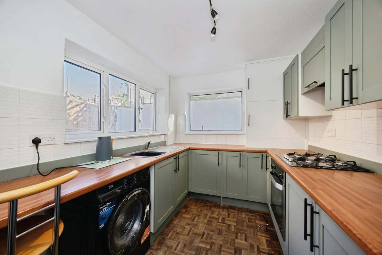 London Road, Horndean, PO8, photo 2