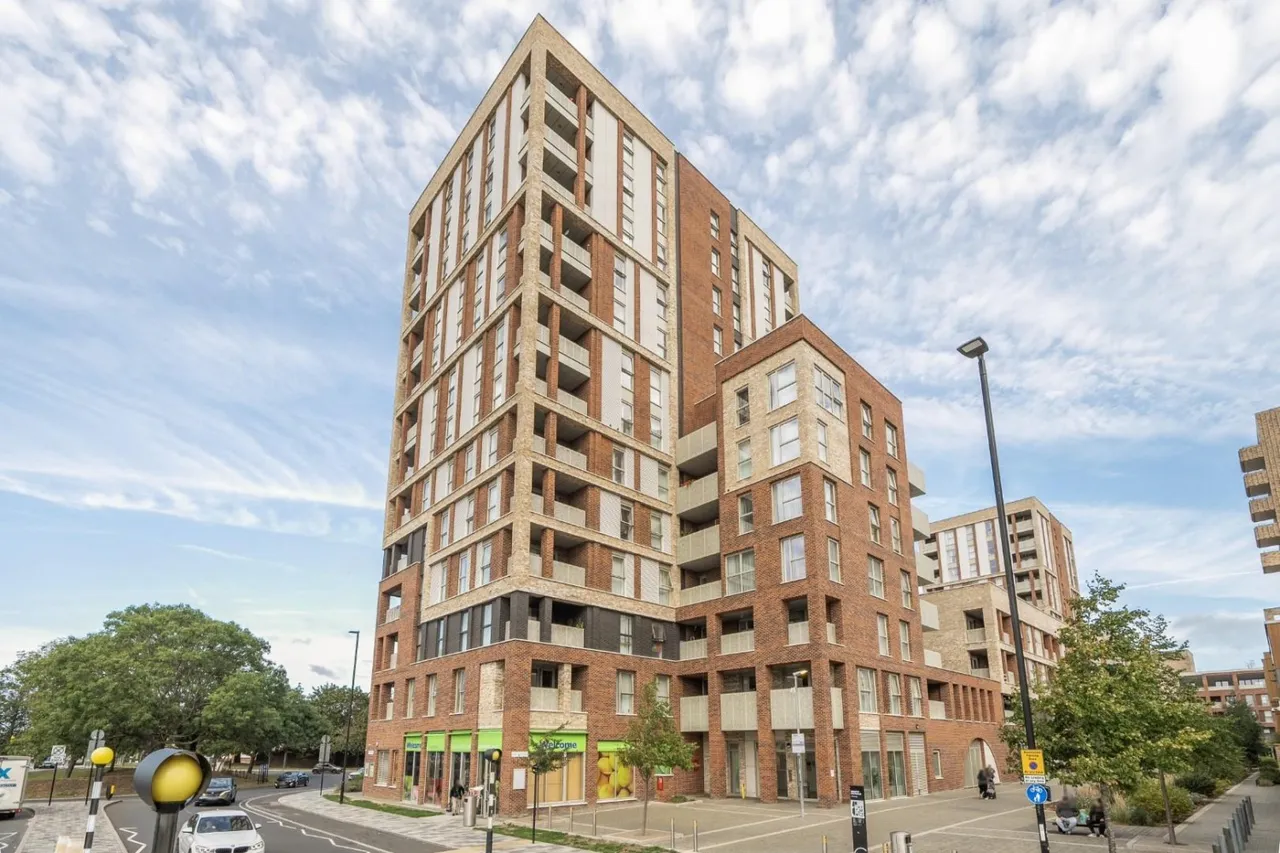 1 bed flat for sale — Wagtail Walk