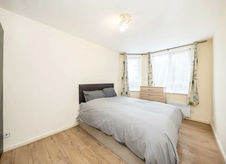 St. Stephens Road, Hounslow, TW3, photo 4
