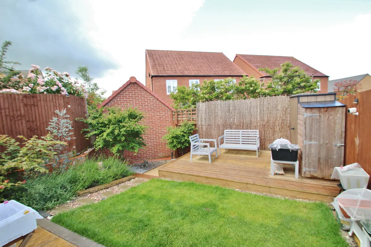 Kestrel Crescent, Witney, photo 11