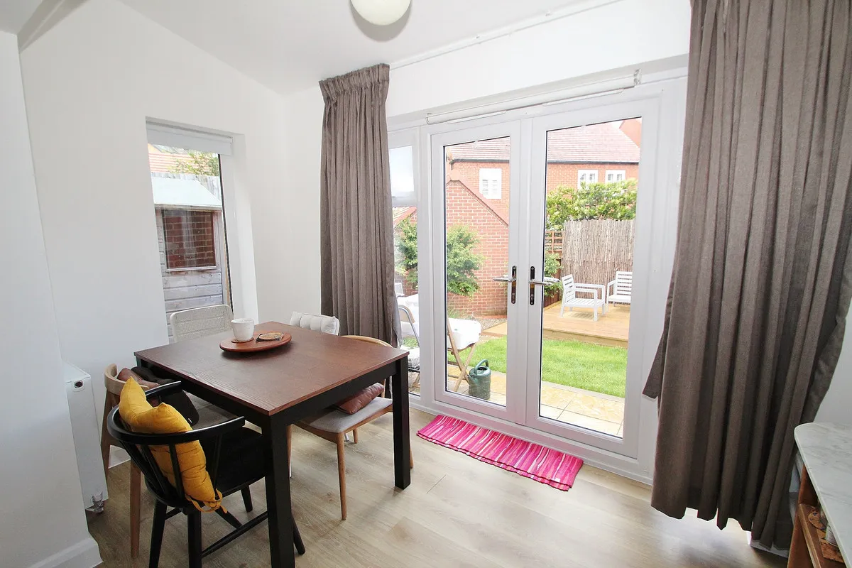Kestrel Crescent, Witney, photo 3