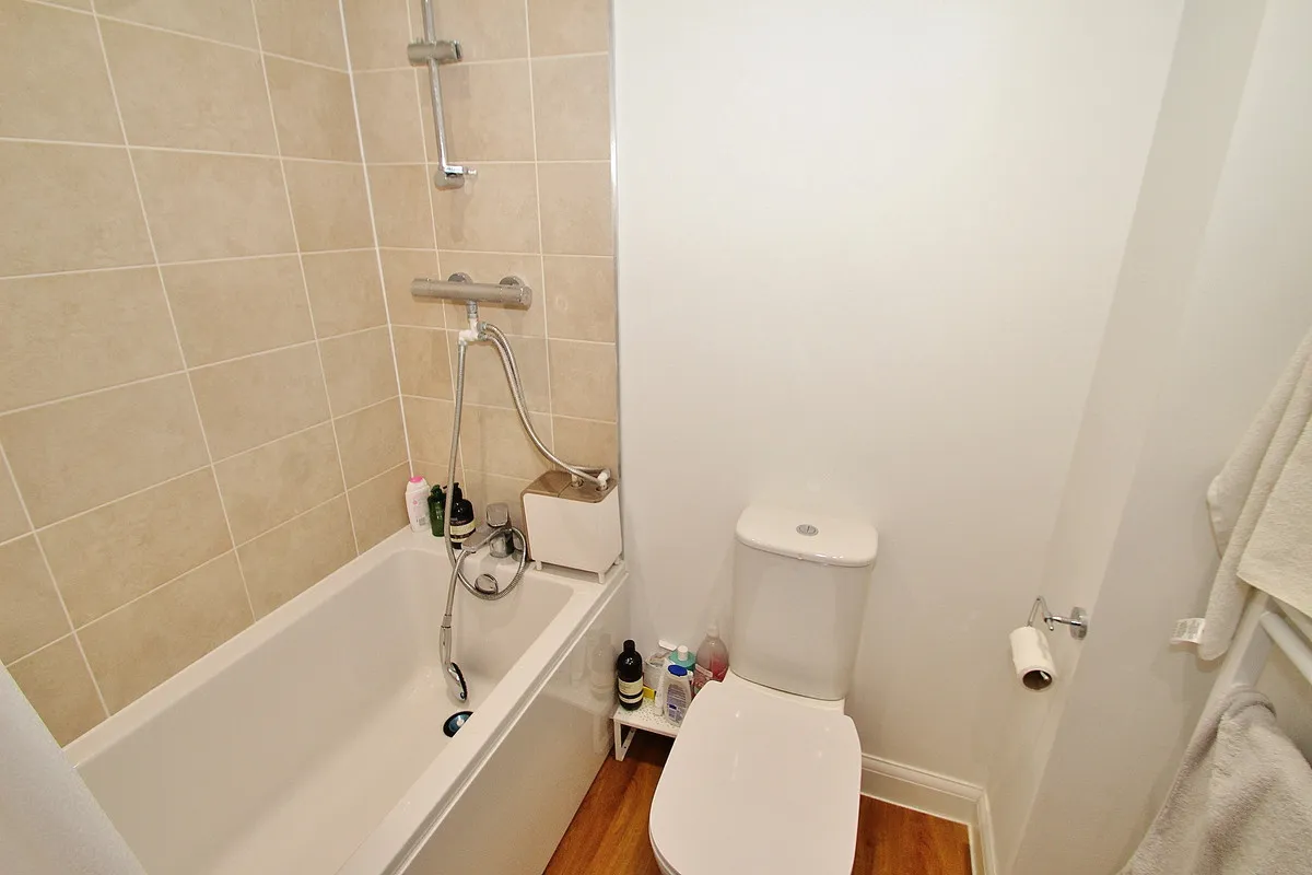Kestrel Crescent, Witney, photo 9