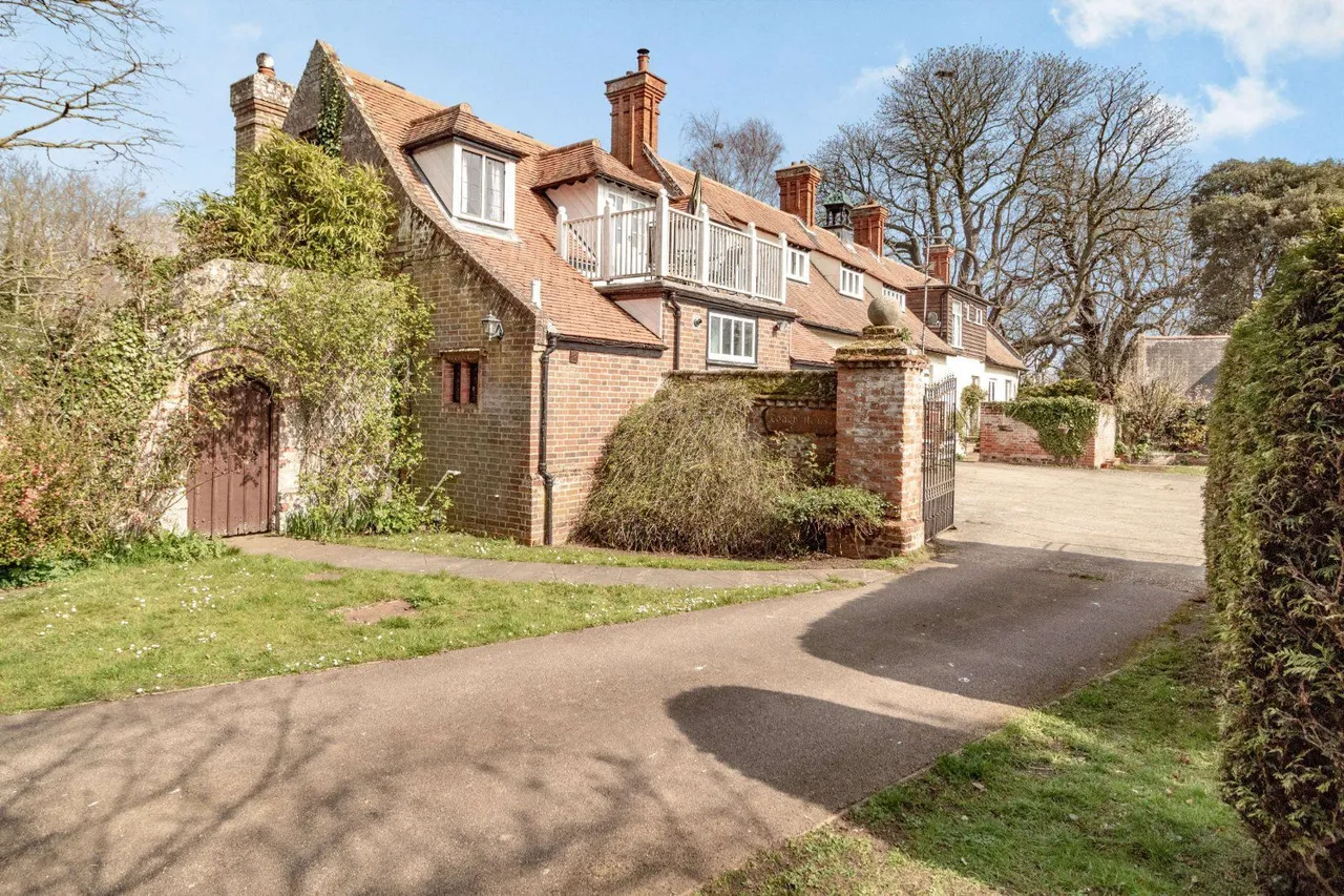 6 bed house for sale, Wood Hall Drive, Sutton, IP12