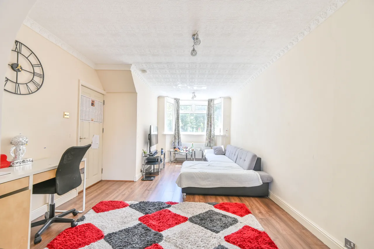 3 bed house for sale — 18 Queensbury Road, Wembley
