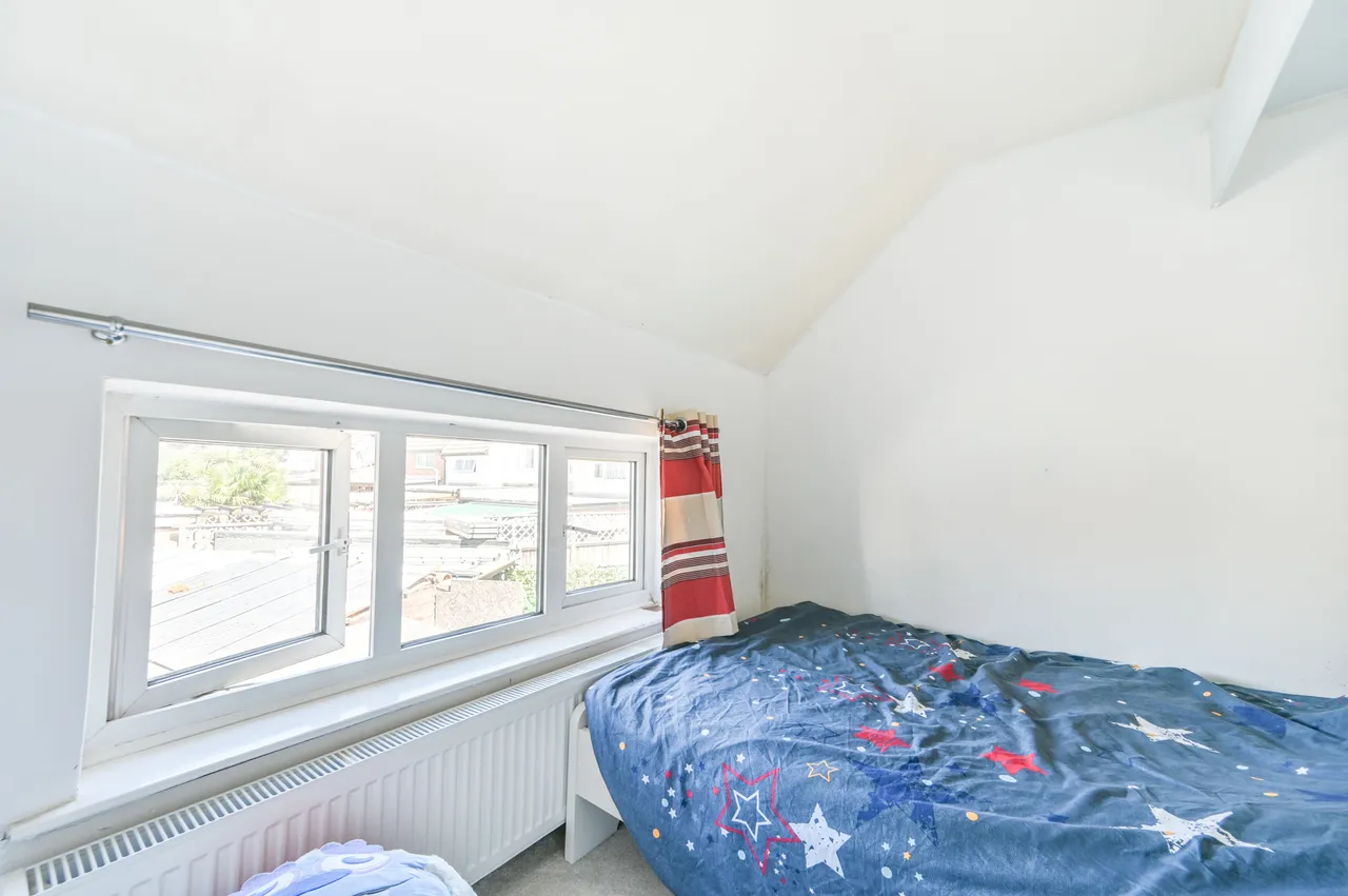 18 Queensbury Road, Wembley, photo 7