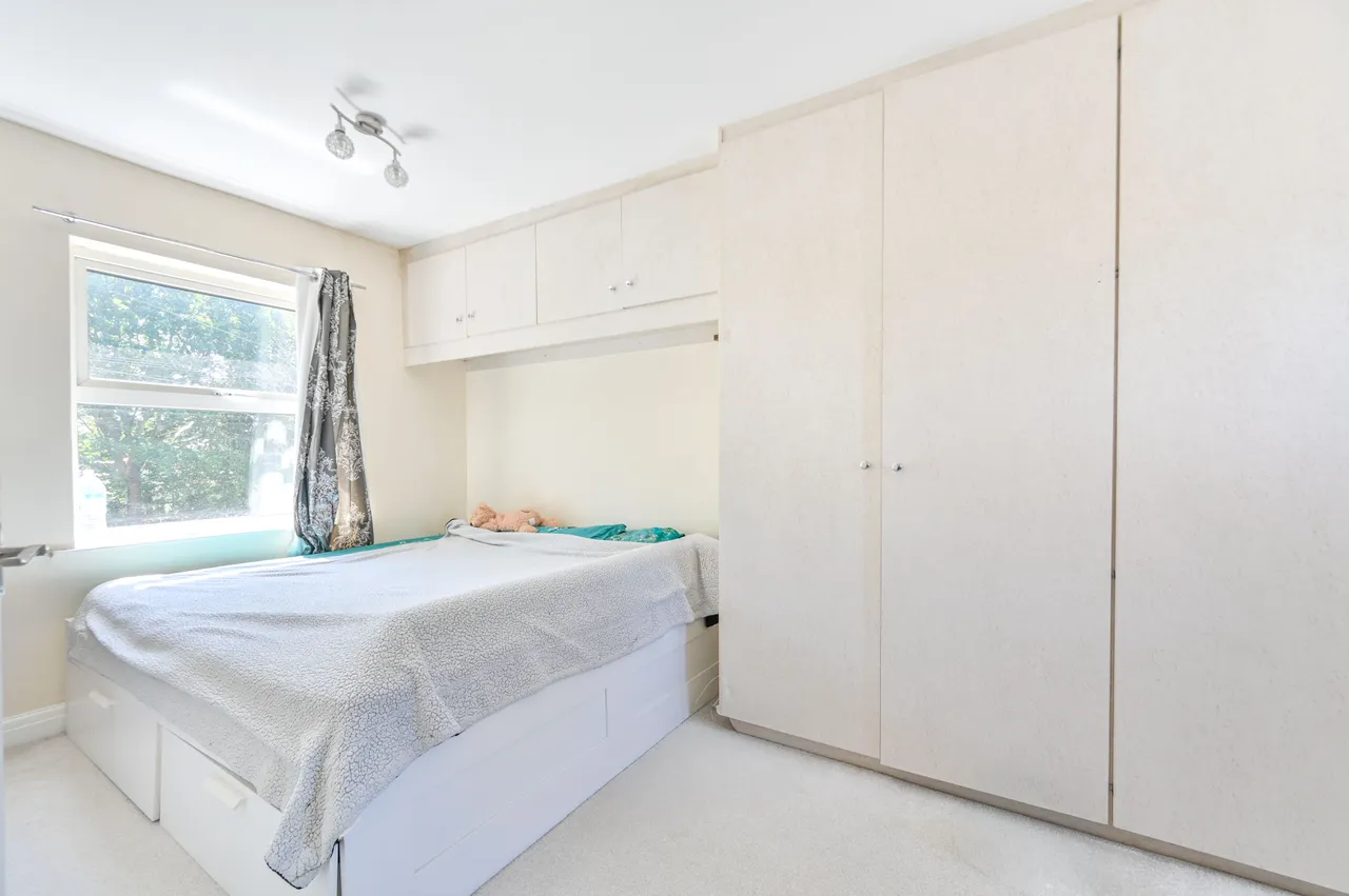 18 Queensbury Road, Wembley, photo 6