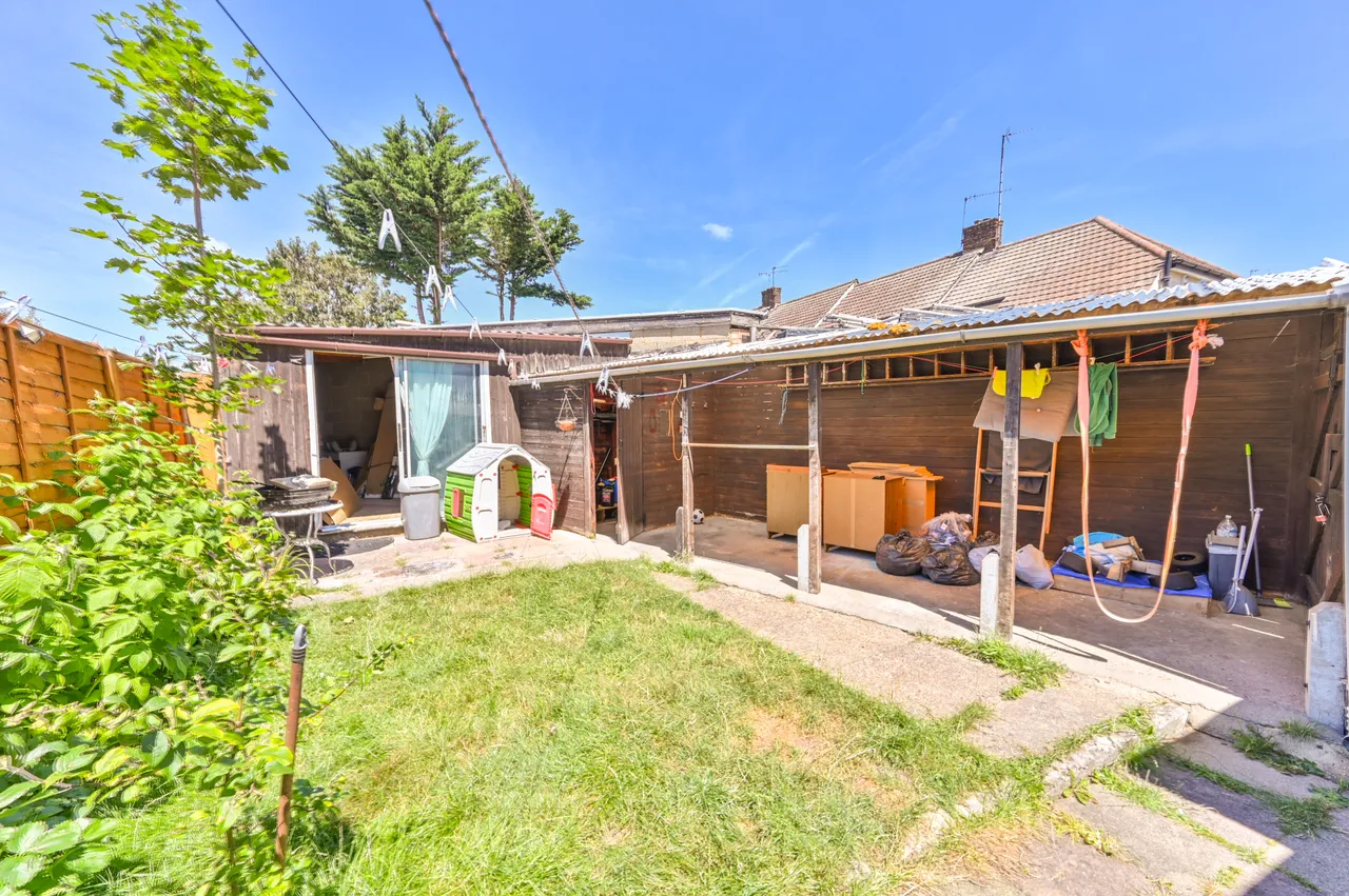 18 Queensbury Road, Wembley, photo 11