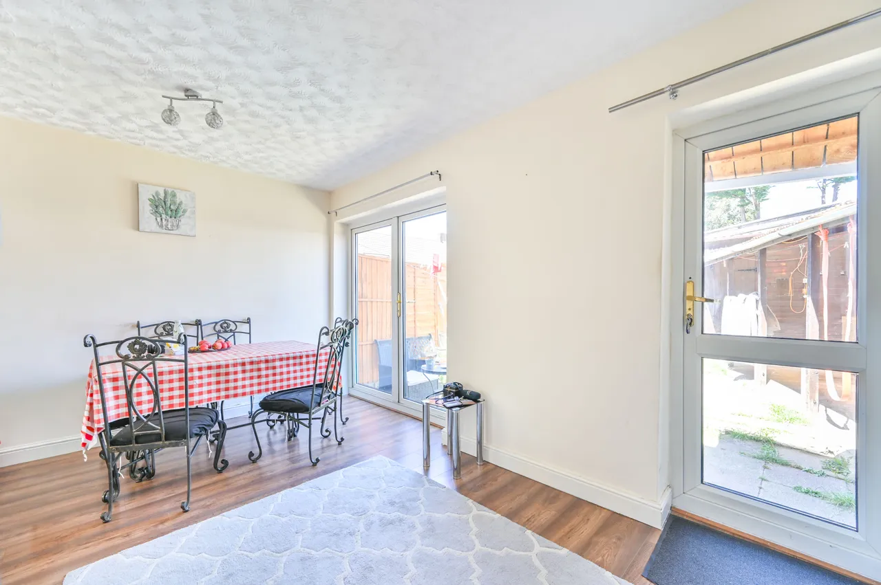18 Queensbury Road, Wembley, photo 12
