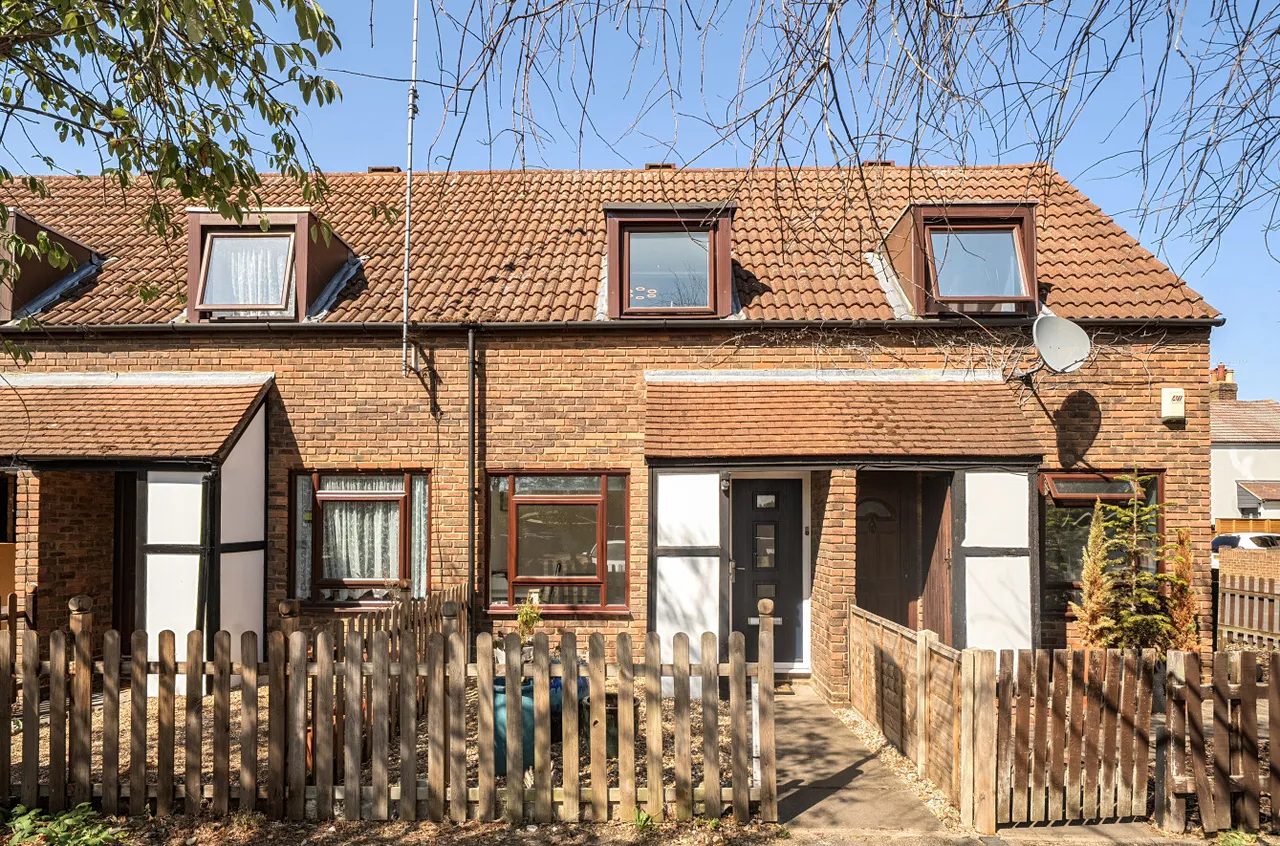 2 bed house for sale, Glebelands, West Molesey, KT8