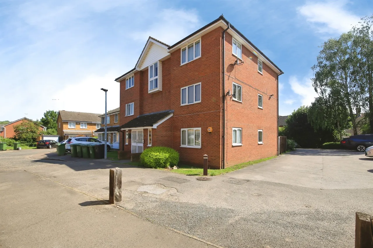 2 bed flat for sale — Flamborough Close, Woodston, Peterborough