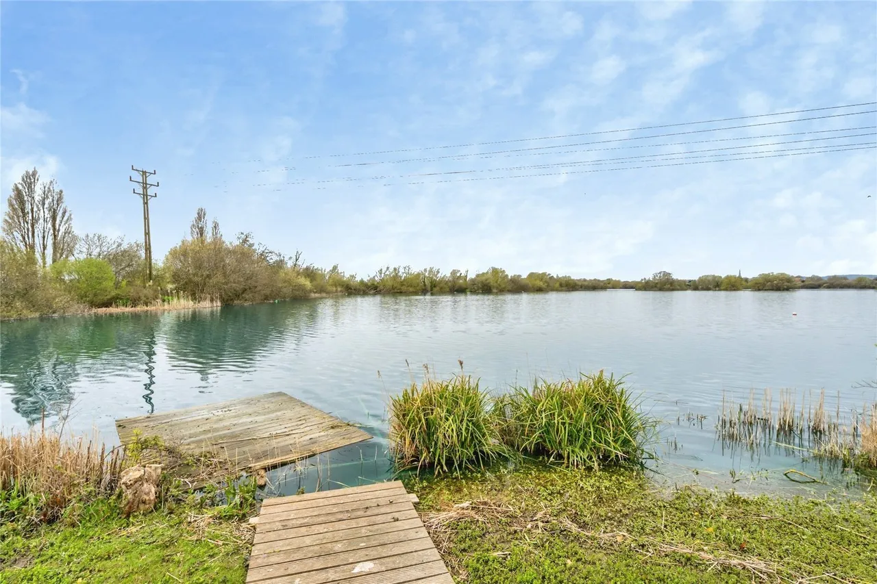 Vinnetrow Road, Runcton, PO20, photo 16