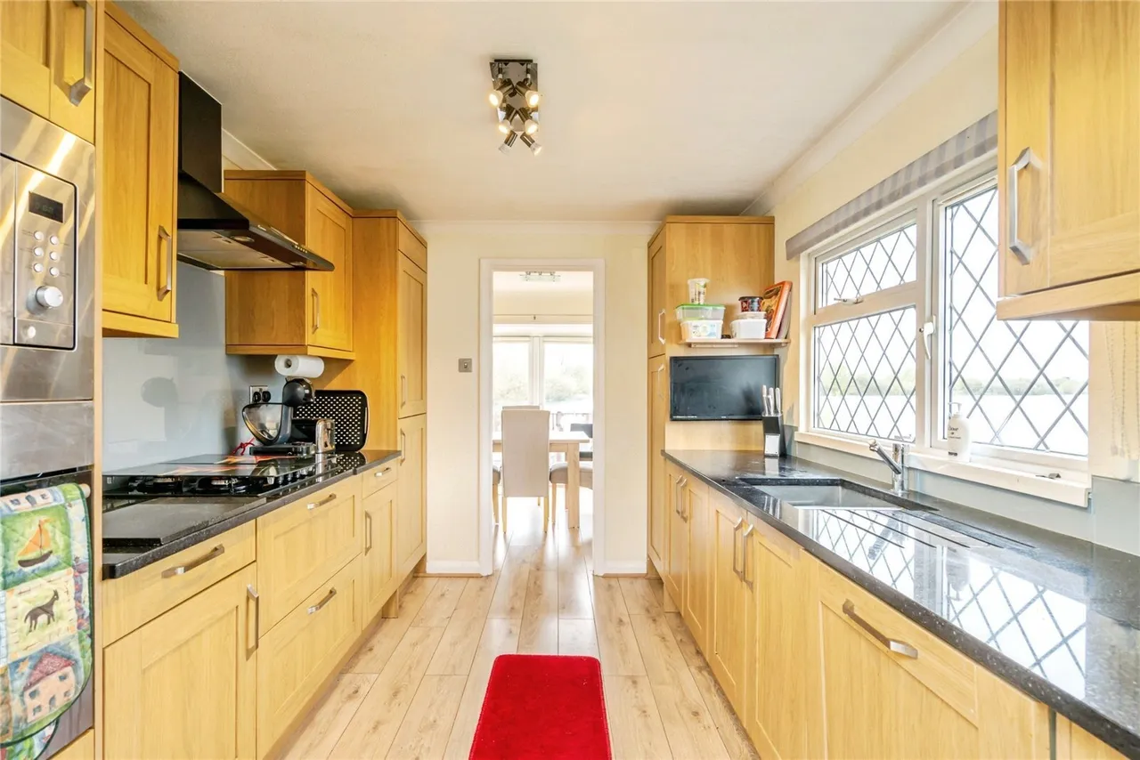 Vinnetrow Road, Runcton, PO20, photo 3