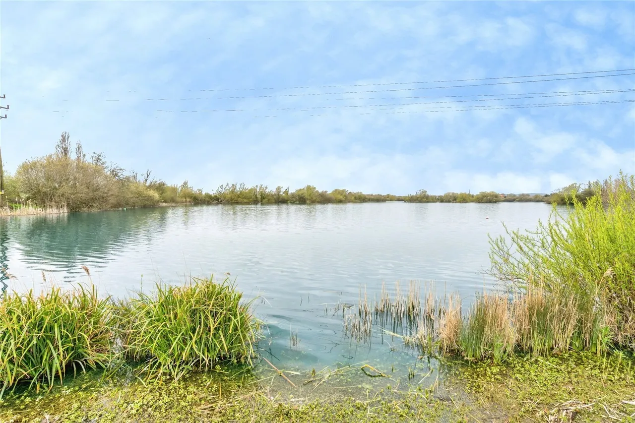 Vinnetrow Road, Runcton, PO20, photo 17