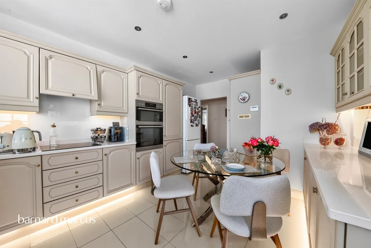 Holders Hill Road, London, NW4, photo 20