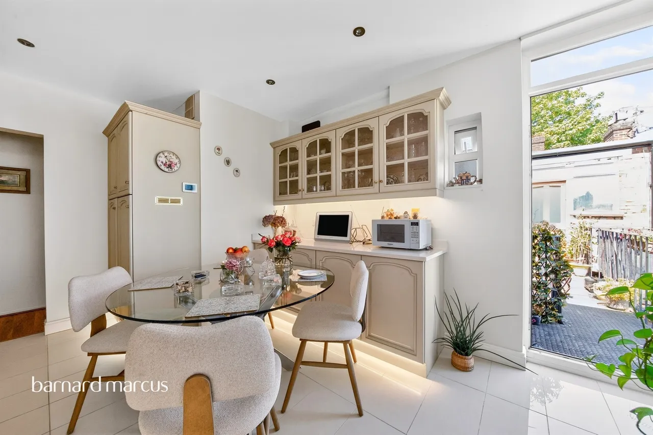 Holders Hill Road, London, NW4, photo 16