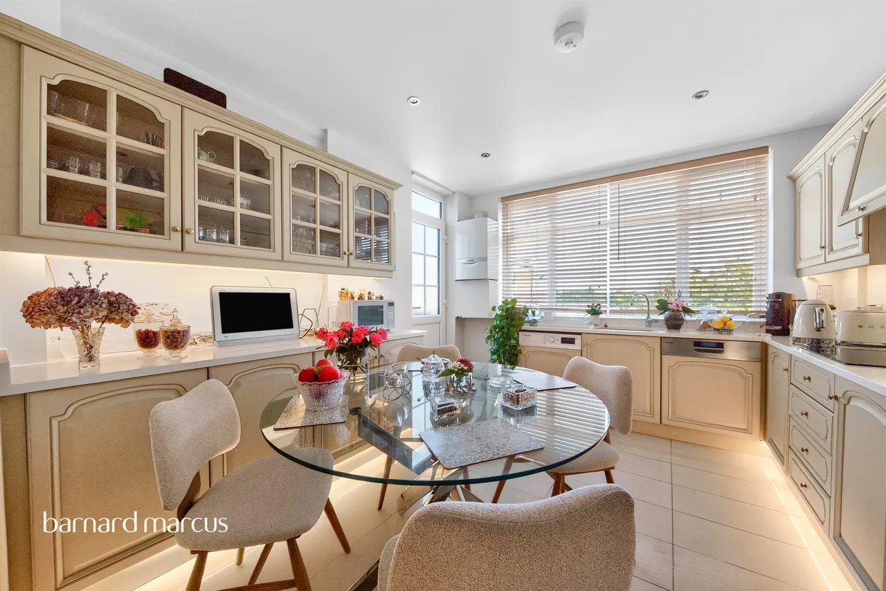 Holders Hill Road, London, NW4, photo 19
