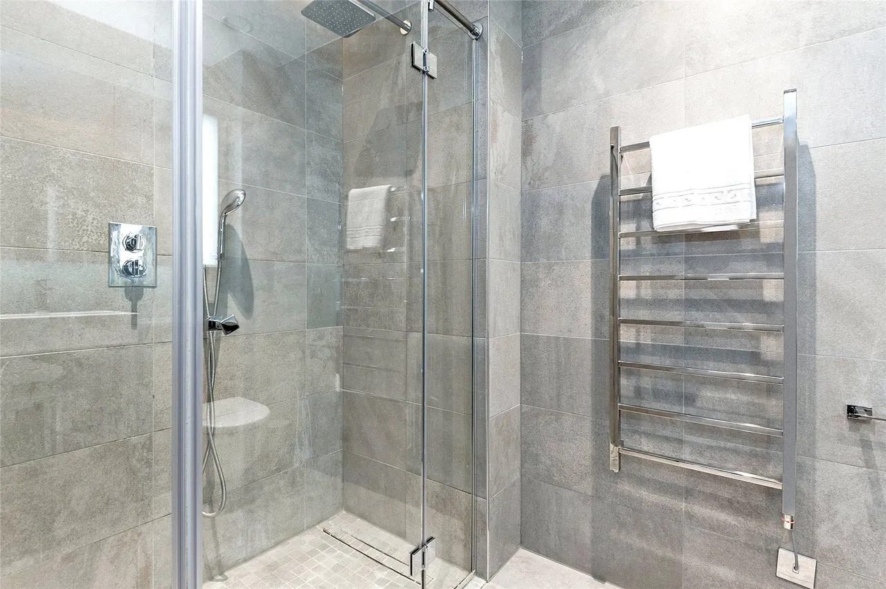 Thornes House, 4 Charles Clowes Walk, London, SW11, photo 7