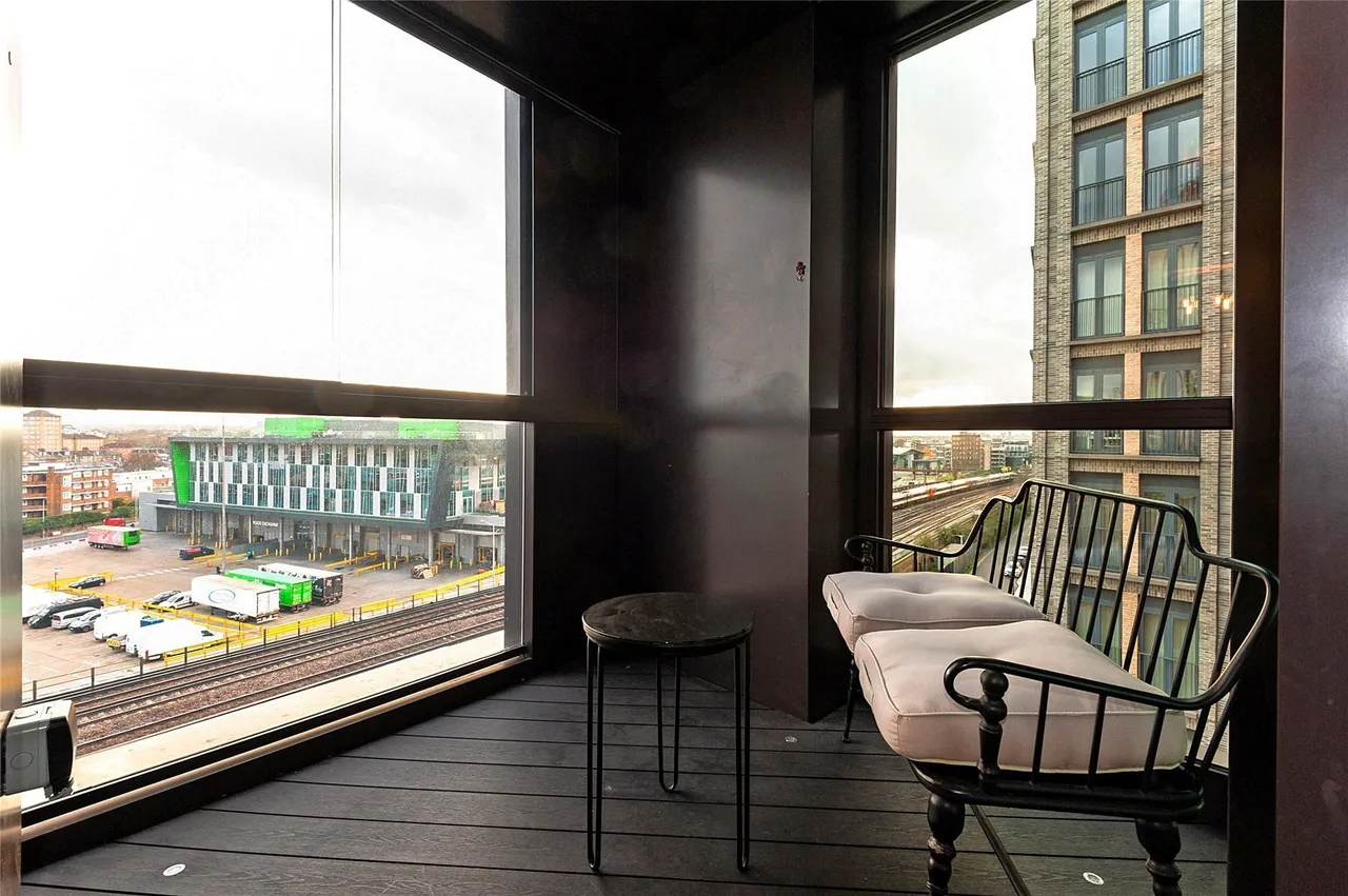 Thornes House, 4 Charles Clowes Walk, London, SW11, photo 11