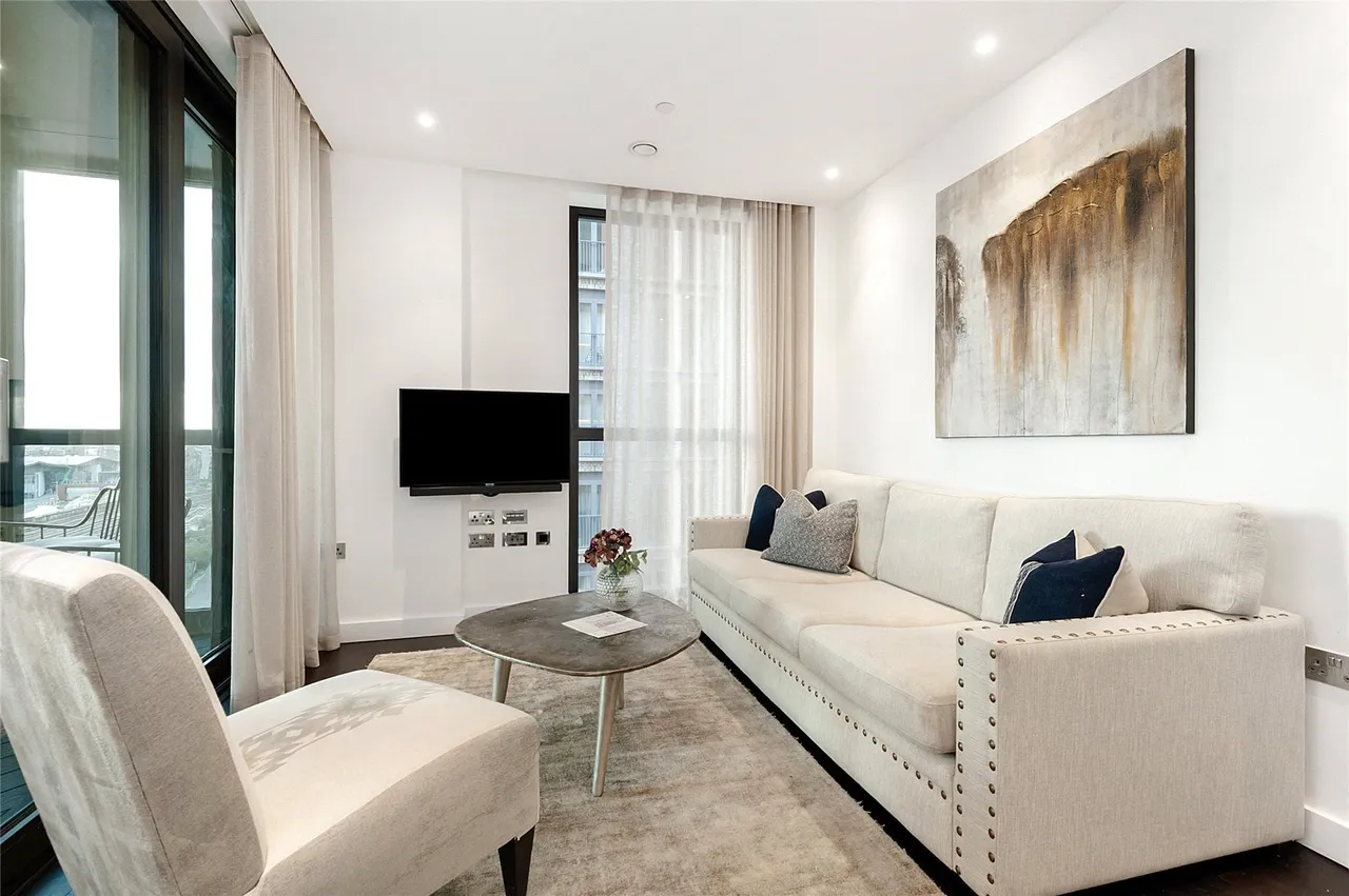 Thornes House, 4 Charles Clowes Walk, London, SW11, photo 2