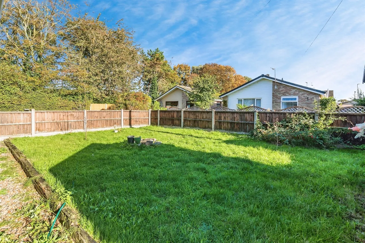 Cotswold Way, Oulton, LOWESTOFT, photo 12