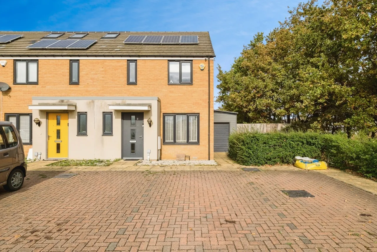 3 bed house for sale — Sunliner Way, SOUTH OCKENDON, Essex, RM15