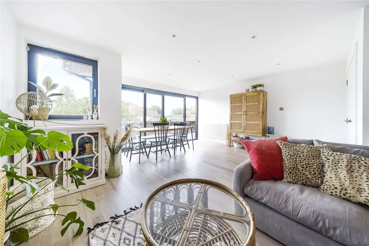 2 bed flat for sale — Lyons Crescent, Tonbridge, Kent, TN9 1FB
