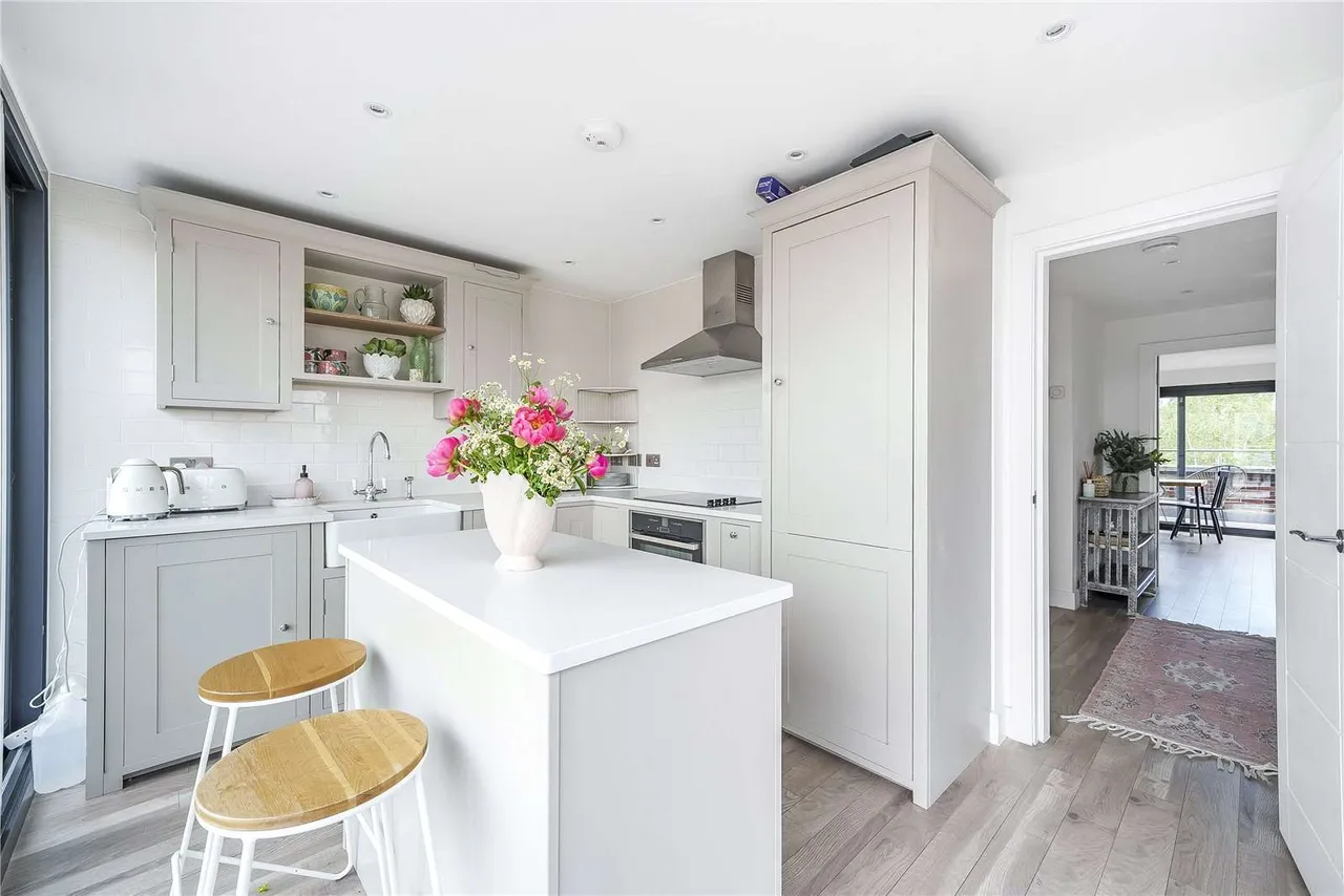 Lyons Crescent, Tonbridge, Kent, TN9 1FB, photo 6