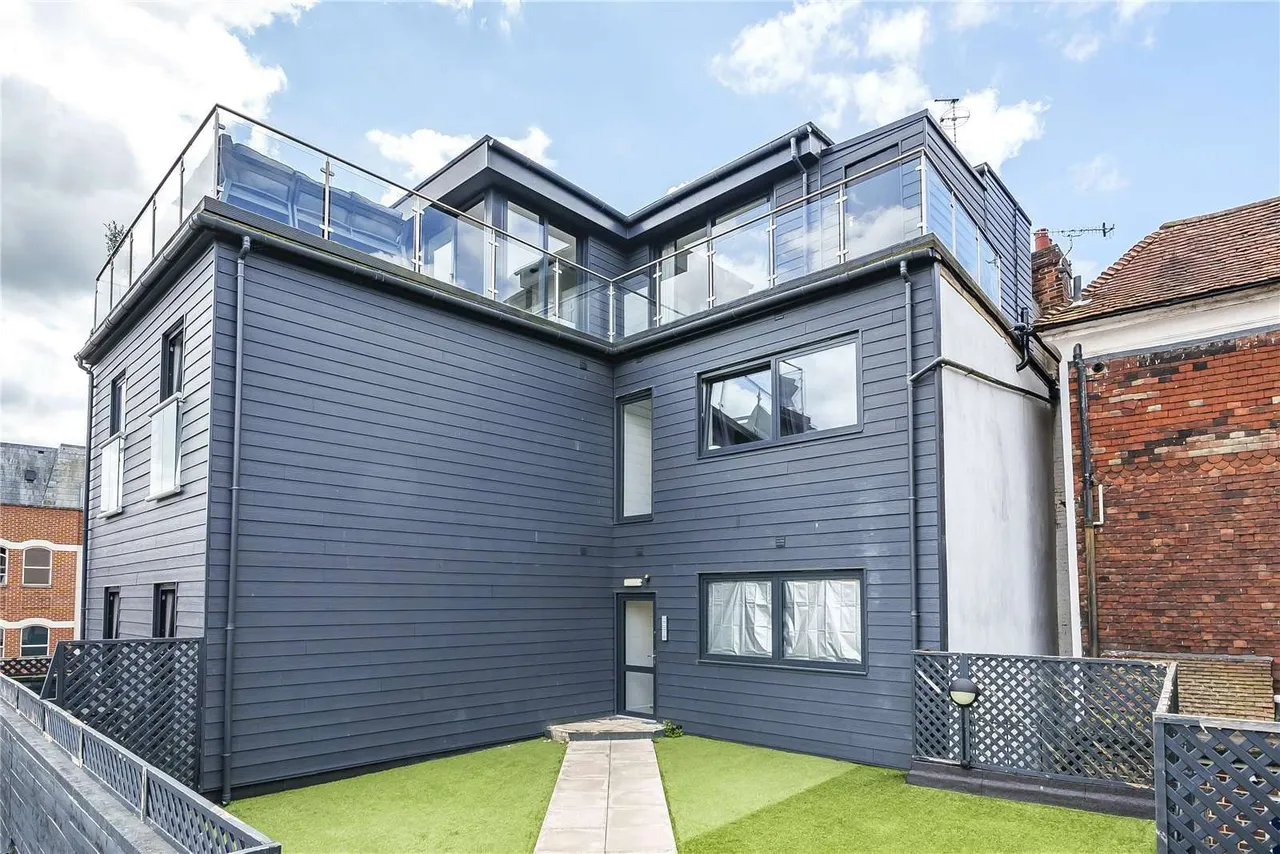 Lyons Crescent, Tonbridge, Kent, TN9 1FB, photo 4