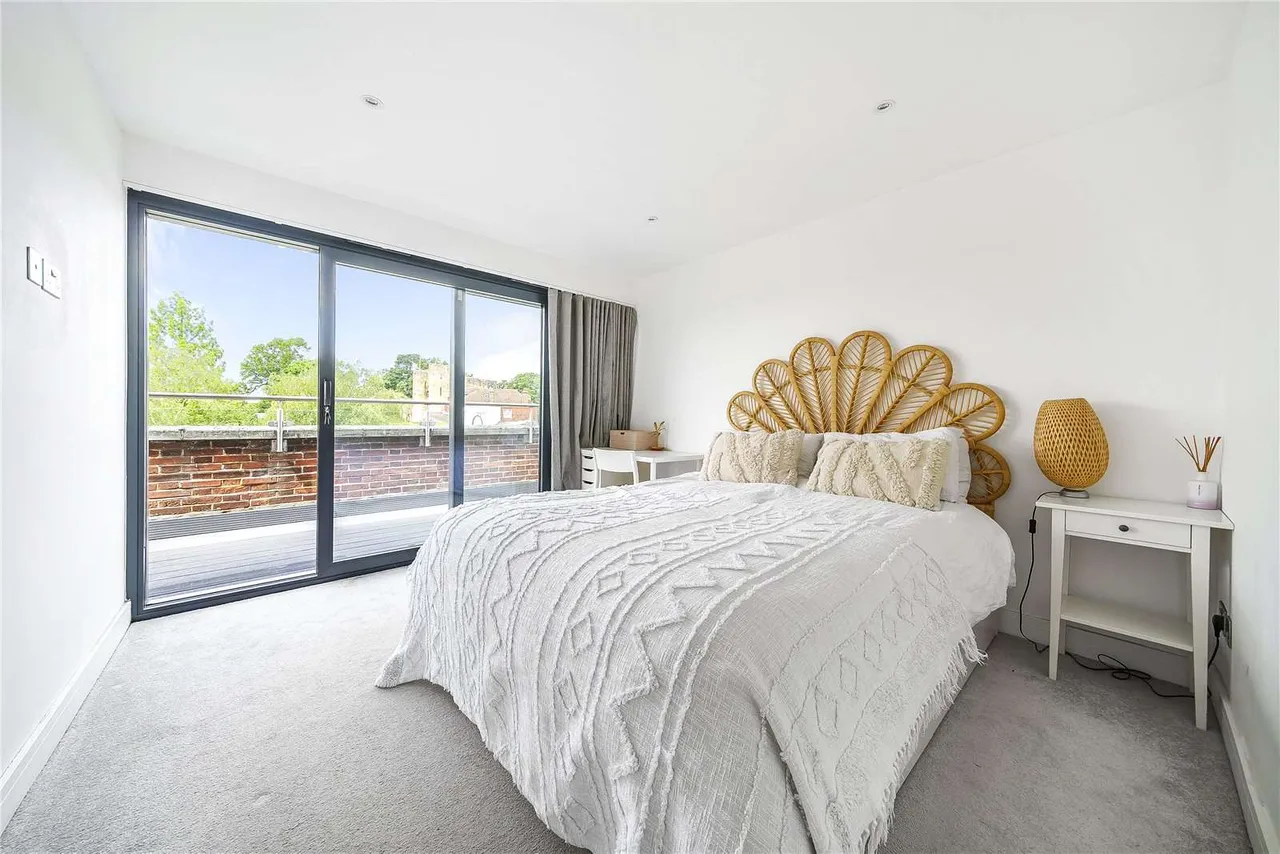 Lyons Crescent, Tonbridge, Kent, TN9 1FB, photo 7