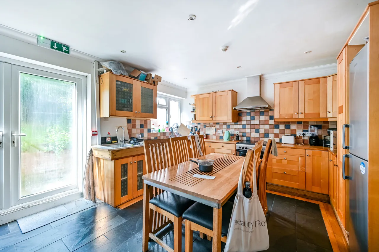 Room 1, 7 Sovereign Close, London, photo 6