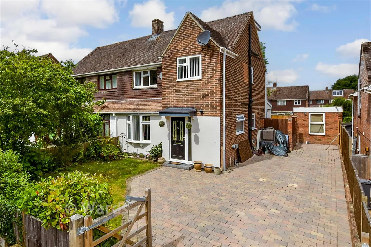 4 bed house for sale, Sycamore Drive, Greenacres, ME20
