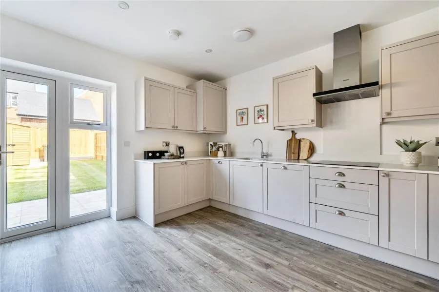 Fergusson Kelly Place, St Anne's Meadows, RG40, photo 2