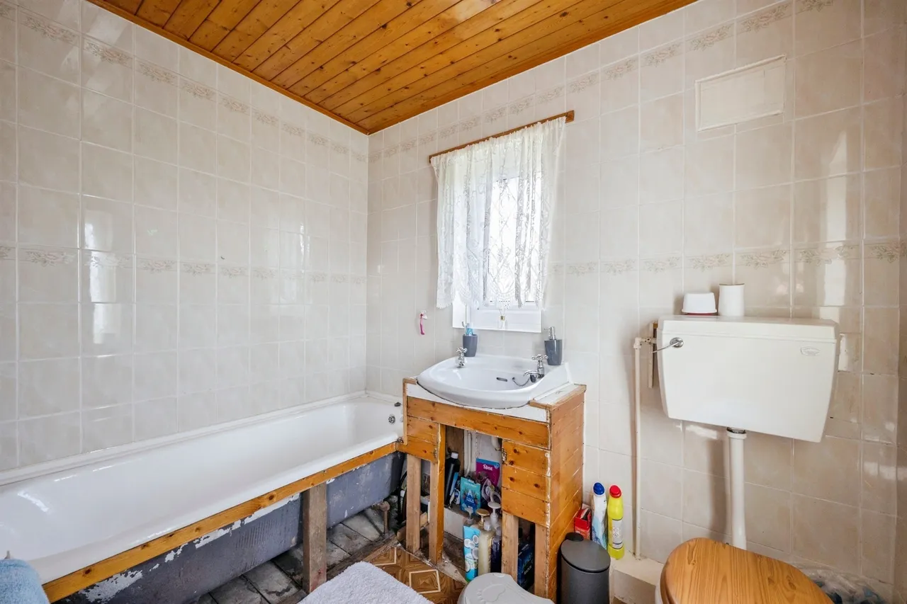 Broomhouse Lane, Edlington, DN12, photo 12