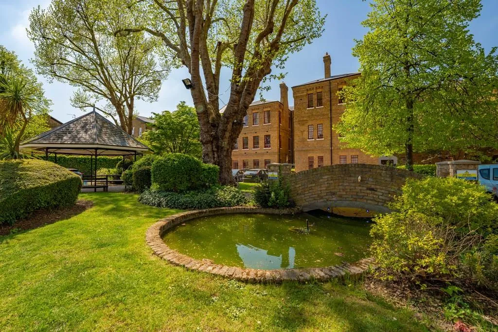 Osterley Gardens, Southall, photo 13