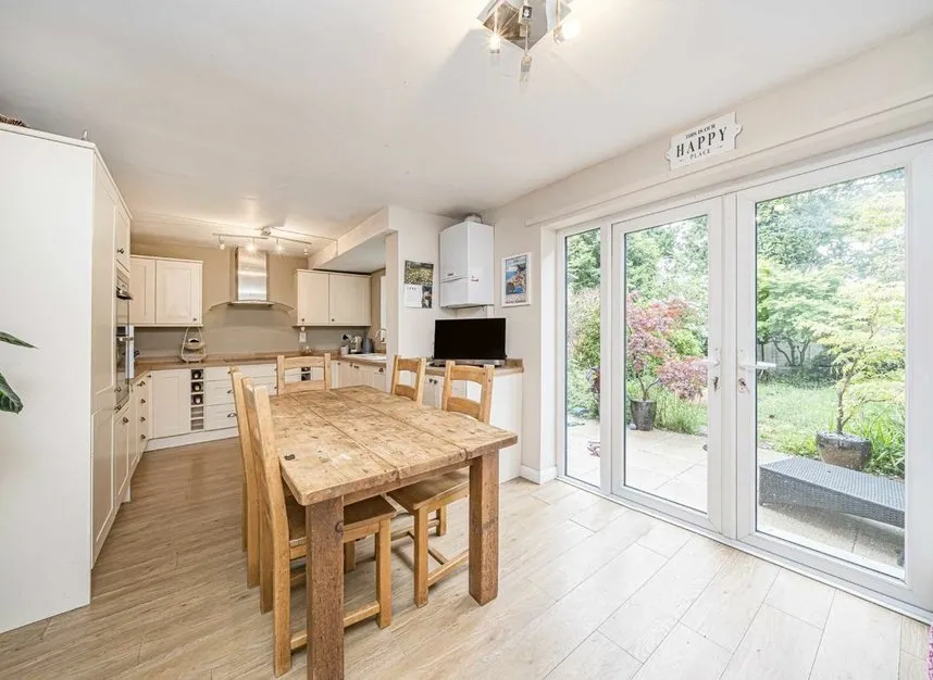 Kenton Avenue, Sunbury-On-Thames, TW16, photo 5