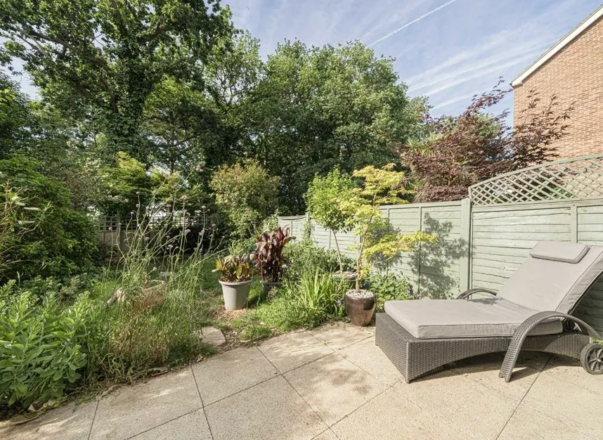 Kenton Avenue, Sunbury-On-Thames, TW16, photo 7