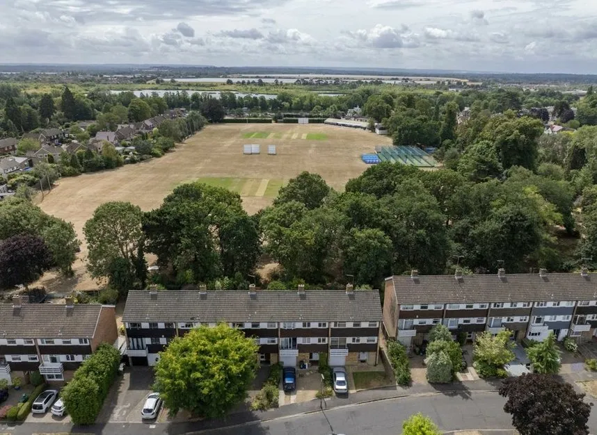 Kenton Avenue, Sunbury-On-Thames, TW16, photo 9