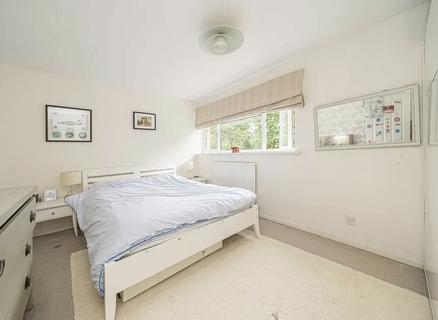 Kenton Avenue, Sunbury-On-Thames, TW16, photo 6