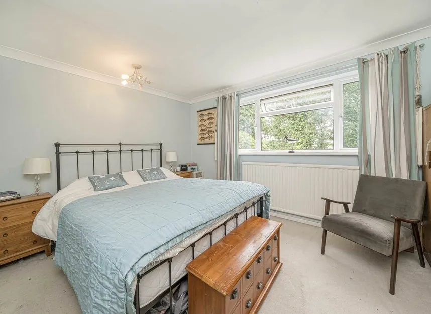 Kenton Avenue, Sunbury-On-Thames, TW16, photo 4
