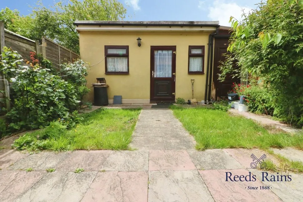 Middleton Gardens, Ilford, IG2, photo 11