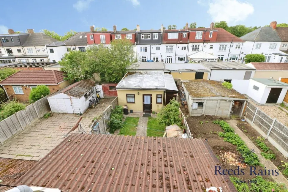 Middleton Gardens, Ilford, IG2, photo 3