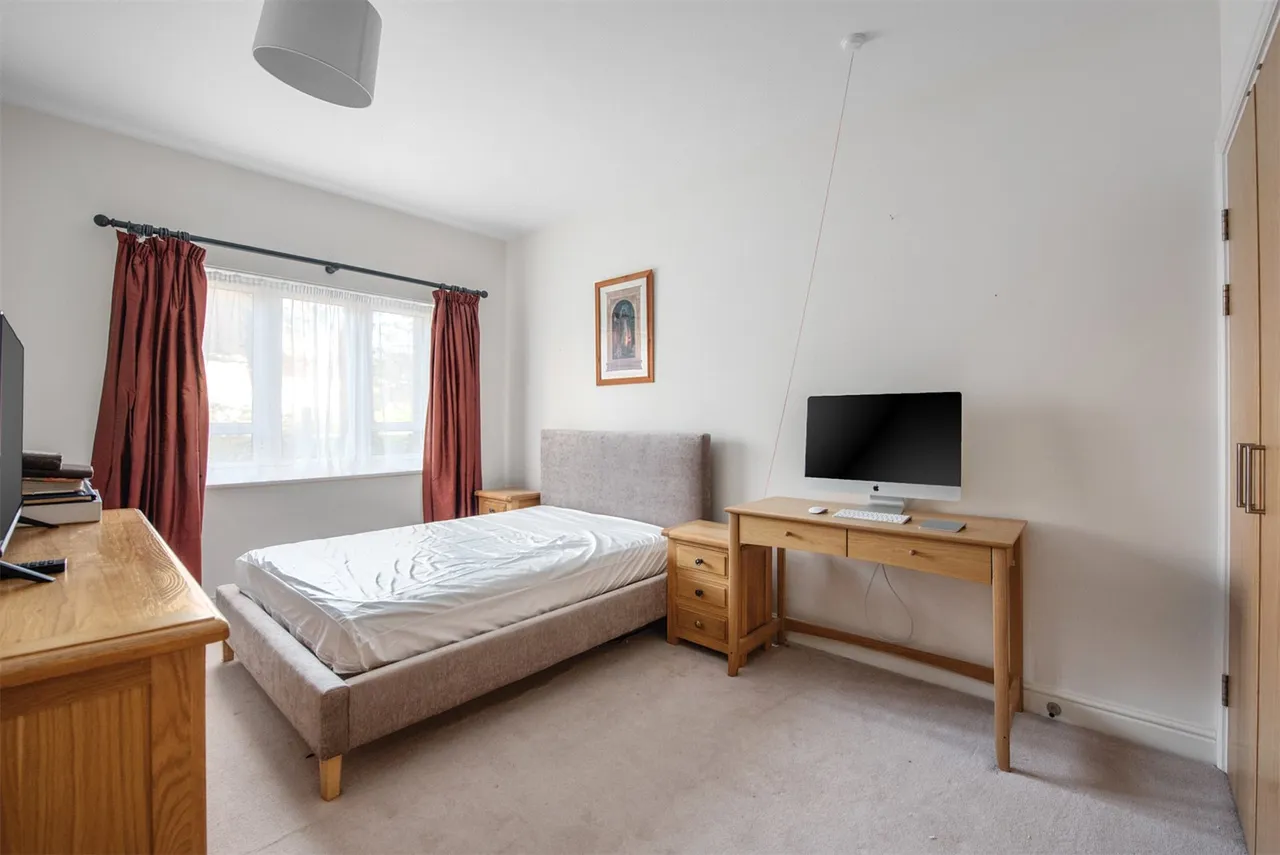 Redfields Lane, Church Crookham, Fleet, Hampshire, GU52 0AE, photo 6