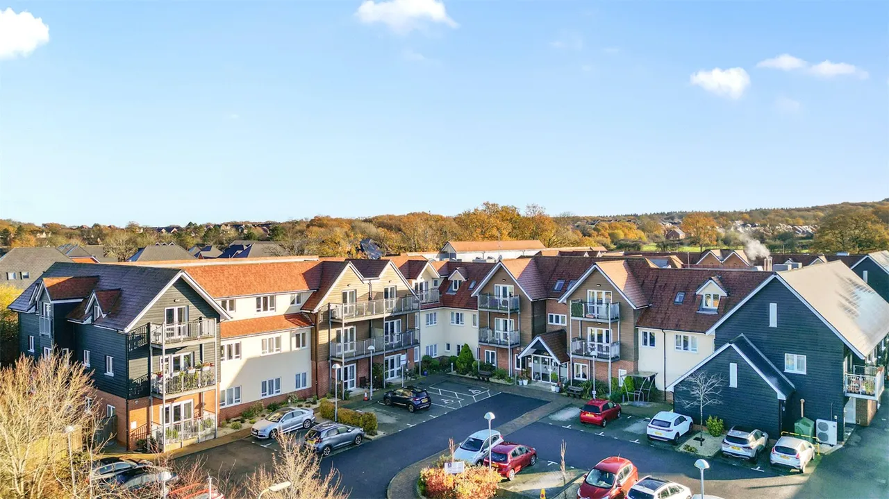 1 bed flat for sale — Redfields Lane, Church Crookham, Fleet, Hampshire, GU52 0AE