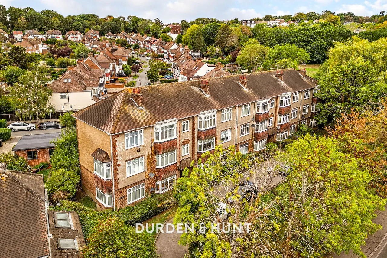 2 bed flat for sale, Goldings Hill, Loughton, IG10