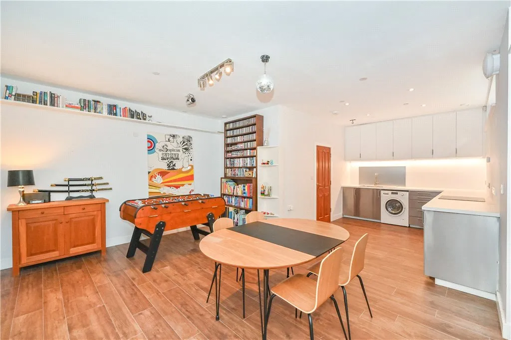 Gloucester Drive, London, N4 2, photo 26