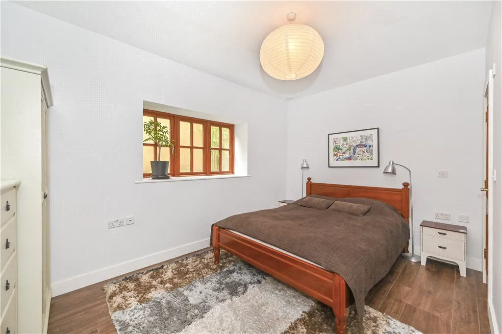 Gloucester Drive, London, N4 2, photo 47
