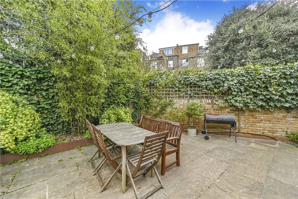 Gloucester Drive, London, N4 2, photo 55