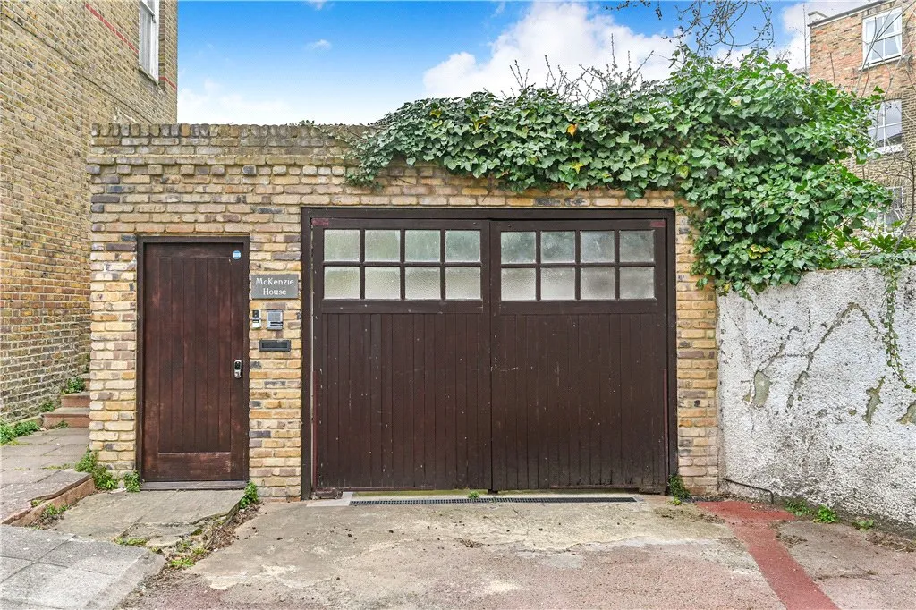 Gloucester Drive, London, N4 2, photo 37